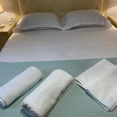Comfy In Blloku Zone 2 Apartman Tirana